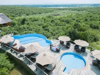 Buffalo Safari Lodge - Pools