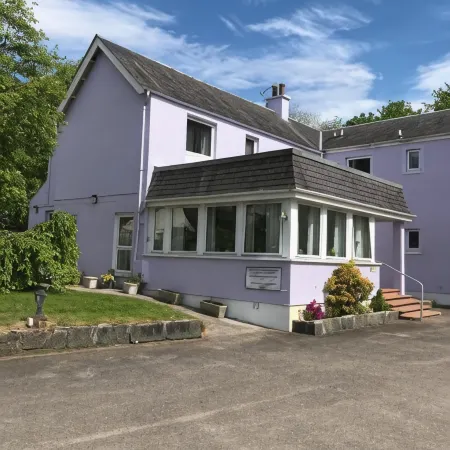 Glenlochy Nevis Bridge Apartments Отели в г. Форт-Уильям