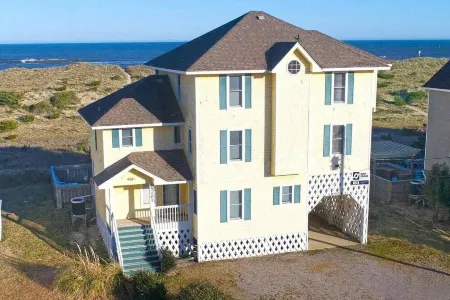 Oceanfront Pet-Friendly House with Private Pool in Salvo