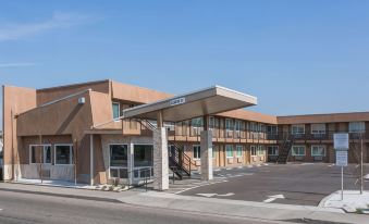 Days Inn by Wyndham Yosemite Area