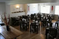 Beachcombers Hotel - breakfast