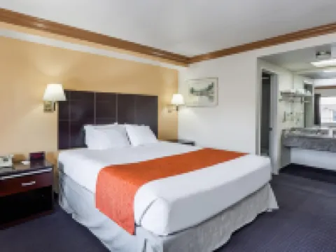 Howard Johnson by Wyndham Norco Hotels in Norco