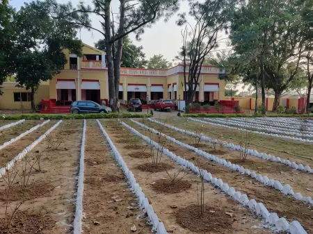 Tulin Heritage Bungalow Отели рядом с достопримечательностью «Ajodhya Hills»