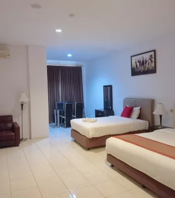 Grand Royal Makati Hotel Hotel dekat Pantai Jelenga