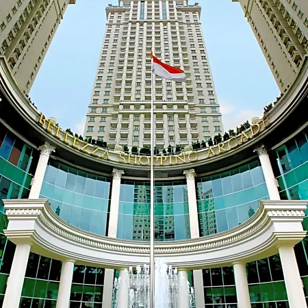 The Bellezza Suites by Nemuru Отели рядом с достопримечательностью «Плаза Сенаян»