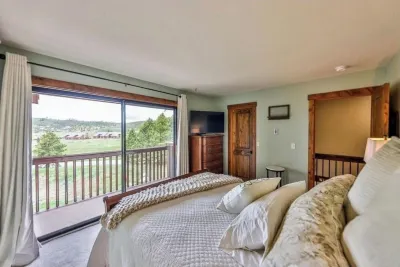 Lakeside Bliss - Your Colorado Getaway Location!