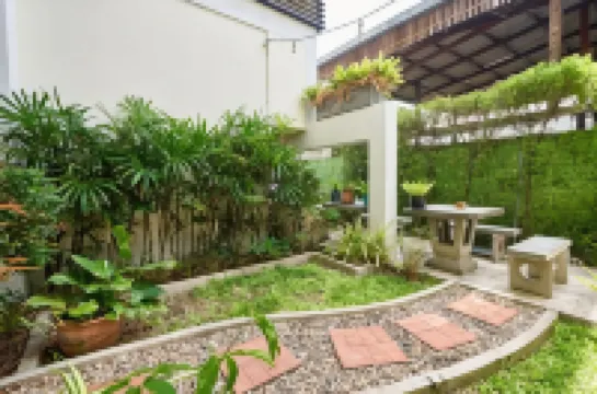 H Hotel Phrasing Hotels near Wat Phra Singh Woramahawihan