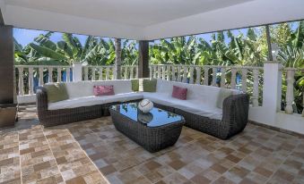 Impressive Villa Exclusive Sea Caves Walk to Taverns Sleeps 11 Ref 507