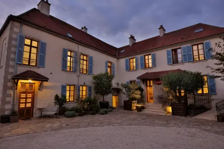 Hôtel les Deux Chèvres Gevrey-Chambertin Отели в г. Жевре-Шамбертен