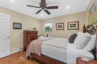 Welcome to Owl Hollow Retreat! Stunning mountain and valley views.