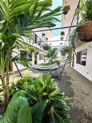 Nomad Living CR Hotels in Tarcoles