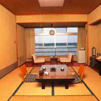 夕日と湖の宿 あおきや Rooms