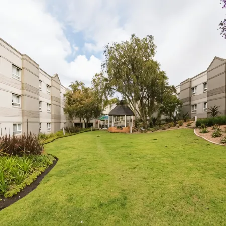 City Lodge Hotel Pinelands Отели рядом с достопримечательностью «Стадион «Атлон»»