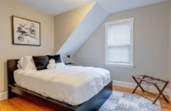 Spacious 3Br Duplex for Groups-Near Airport & Downtown-Cozy & Quiet Hotels near O'Hare International Airport