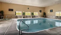 Summit Suites - Kolam Renang