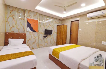 Hotel Grace Отели рядом с достопримечательностью «Mahalaxmi Temple Perking Closest»