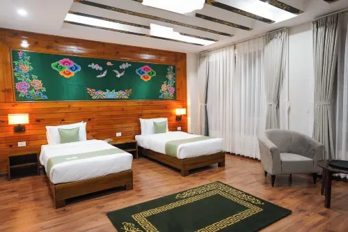 Tashi Yid Wong Grand - 3-Star