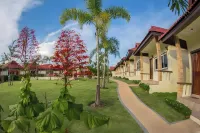 Phuket Airport Villa Hoteles cerca de Playa Naithon