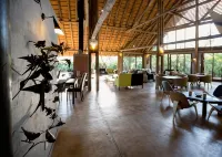 Royal Thonga Safari Lodge Hotels in Emangusi