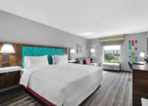 大學城廣場彭薩科拉歡朋套房酒店I-10 N 彭薩科拉酒店