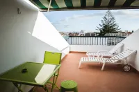 Help Yourself Hostels - Carcavelos Coast Hôtels à : Oeiras