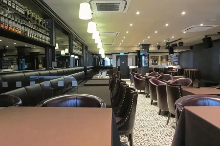 The Southbridge Hotel Отели рядом с достопримечательностью «MBFC Tower 2»