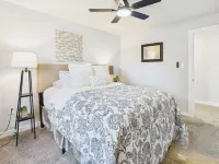 Spacious Living with Modern Comforts - Charming Historic Escape Hotels in Albany
