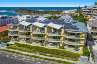 The Cove Yamba Hotel dekat Yamba Main Beach
