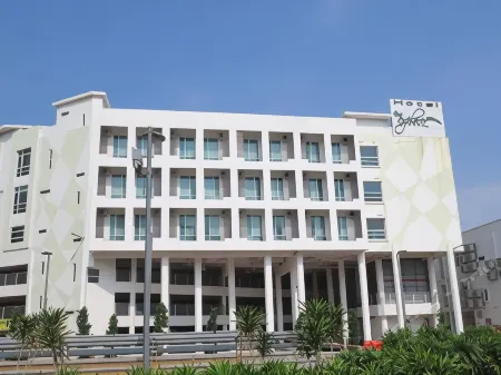 The Explorer Hotel Отели рядом с достопримечательностью «Dataran Pahlawan Melake Megamall»