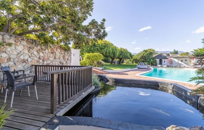 Whale Rock Luxury Lodge