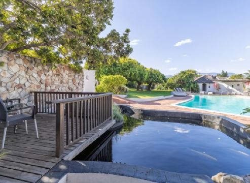 Whale Rock Luxury Lodge