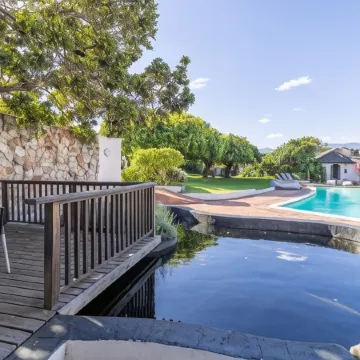 Whale Rock Luxury Lodge