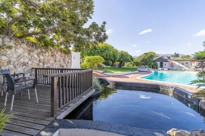 Whale Rock Luxury Lodge