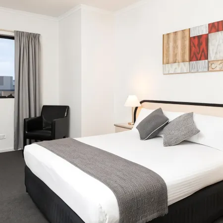 Adelaide Riviera Hotel Отели рядом с достопримечательностью «Площадь Виктория»