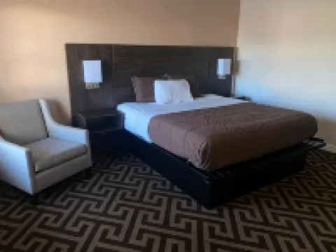 Falls Lodge by the Falls (Formerly Knights Inn)