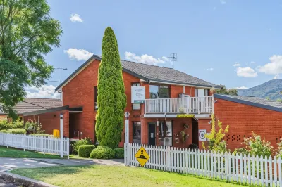 Roydons Motor Inn Hotels near Tamworth Golf Club