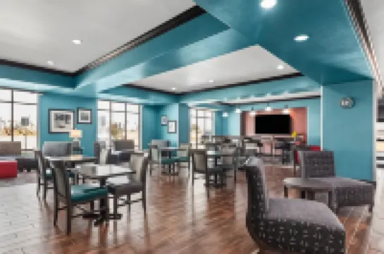 クオリティ イン & スイーツ ピアソール