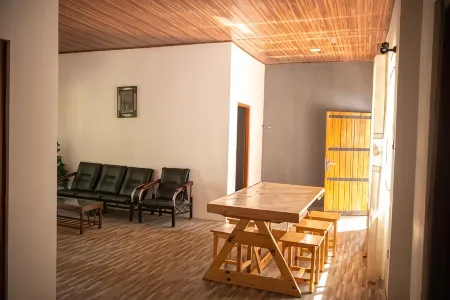 V R C K Villa Отели рядом с достопримечательностью «Uva Management Development Institute»