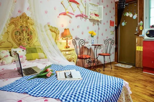 Gurye Solbachi Boineun Punggyeong Pension