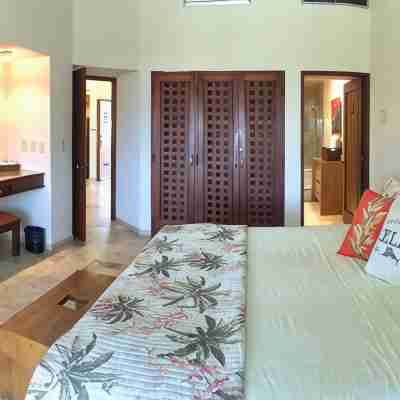 Casa Bella Beachfront. in Town. White Sandy Beaches & Palmas Pickleball Nextdoor Rooms