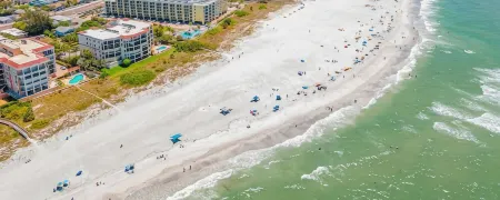 Beach Front Condo, Beautiful Sunsets!