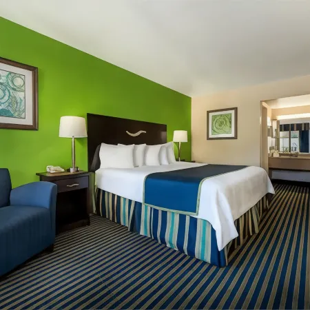 Days Inn by Wyndham Richmond Hill/Savannah
