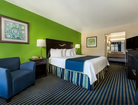 Days Inn by Wyndham Richmond Hill/Savannah