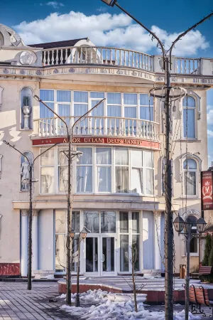 Marian Hall (Мэриан Холл)