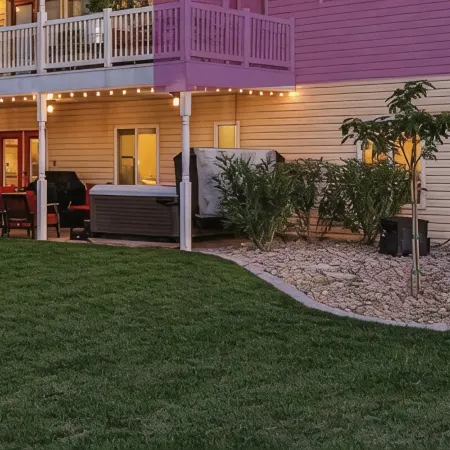 Gorgeous private suite in ranch home with full kitchen/laundry and Jacuzzi tub!