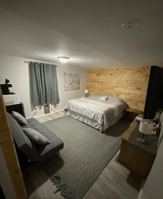 Cozy Studio with Smart TV and Private Parking - Charming Retreat