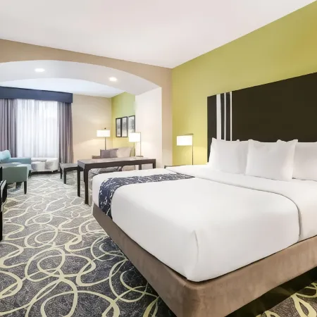 La Quinta Inn & Suites by Wyndham Tyler - University Area Hotel di Smith County