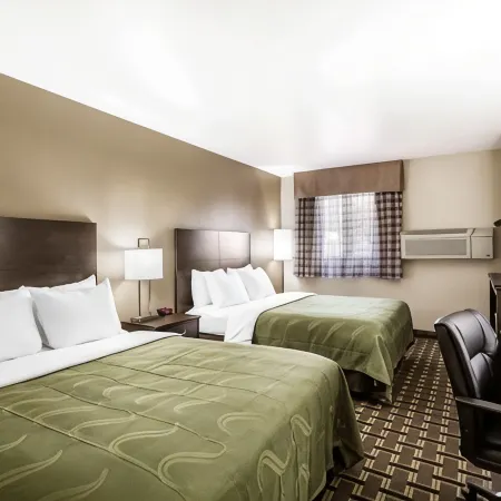 Quality Inn Downtown Отели рядом с достопримечательностью «Птичий вольер «Трейси»»