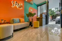 Sans Hotel Clover Ace Surabaya by RedDoorz Отели в г. Sambikerep