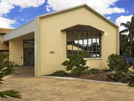 The Aston Motel Tamworth Отели в г. Тинтинулл